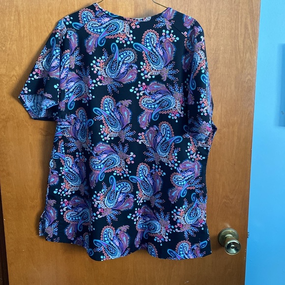 Scrub top good used condition - Picture 5 of 5